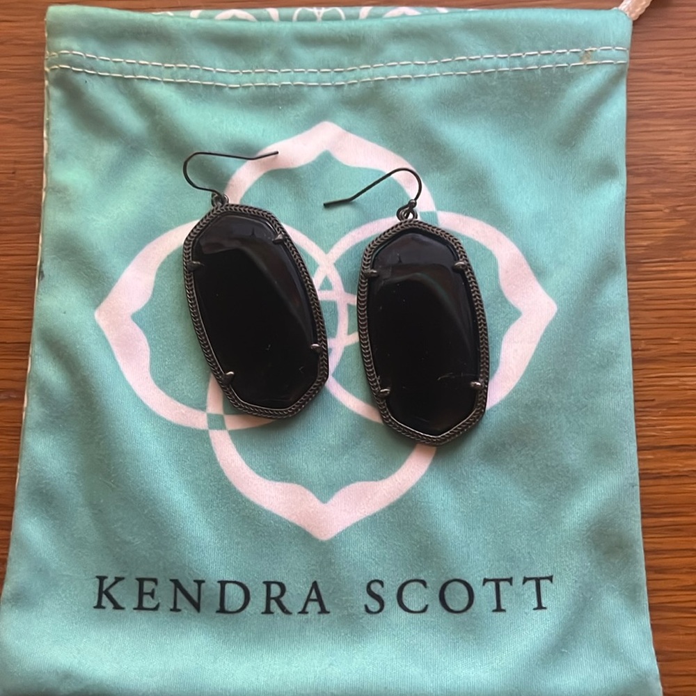 Kendra Scott Danielle earrings